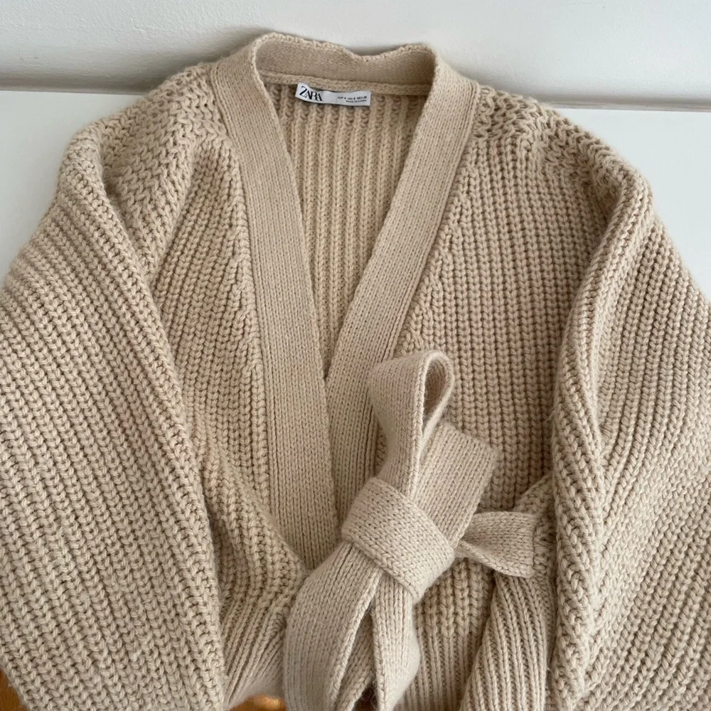 Cozy Zara sweater - Picture 2 of 2